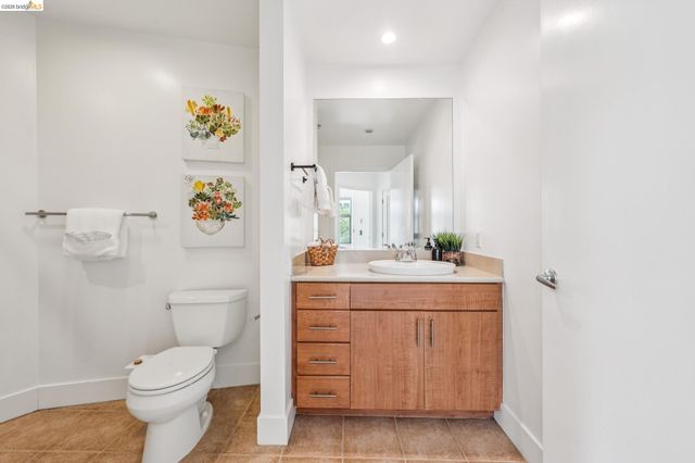 438 W Grand Ave 420, Oakland, CA 94612