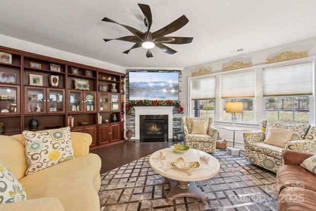 5105 Chegall Crossing Way, Mount Holly, NC 28120