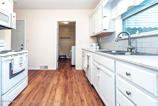 2209 Haslett Road, East Lansing, MI 48823