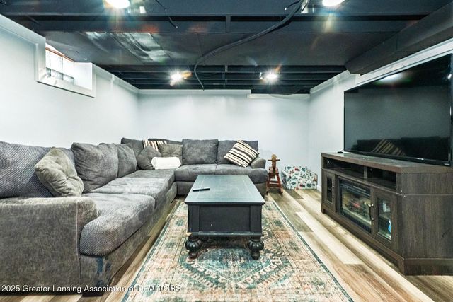 2209 Haslett Road, East Lansing, MI 48823