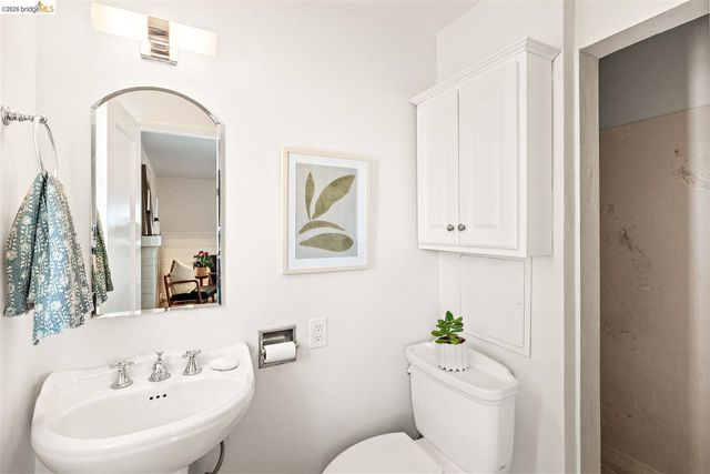 4261 Detroit, Oakland, CA 94619