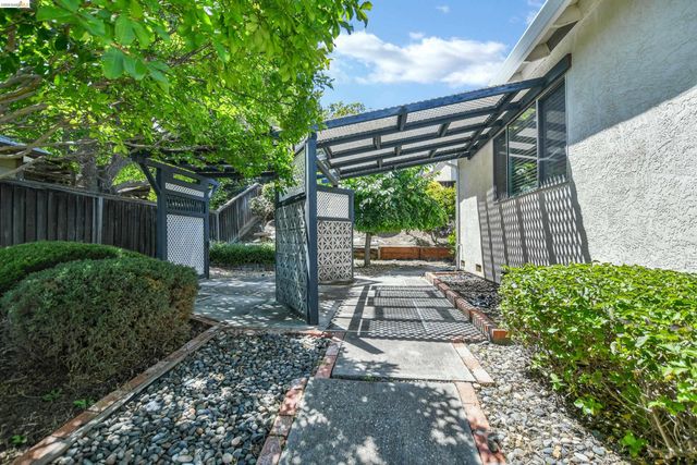 2411 Los Prados Way, Antioch, CA 94509