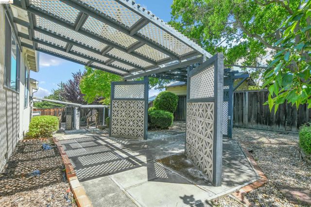 2411 Los Prados Way, Antioch, CA 94509