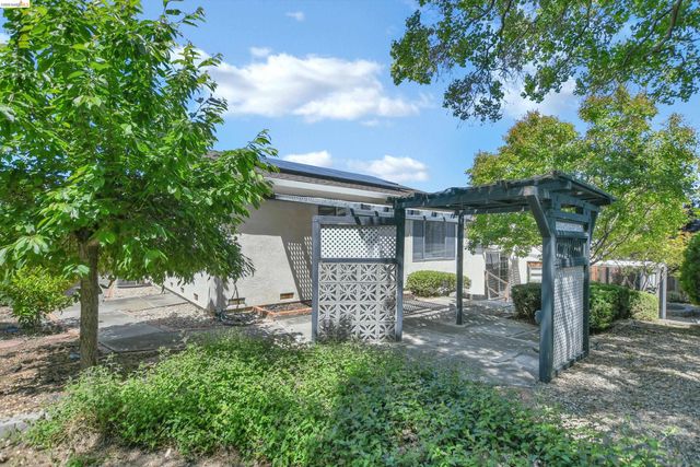 2411 Los Prados Way, Antioch, CA 94509