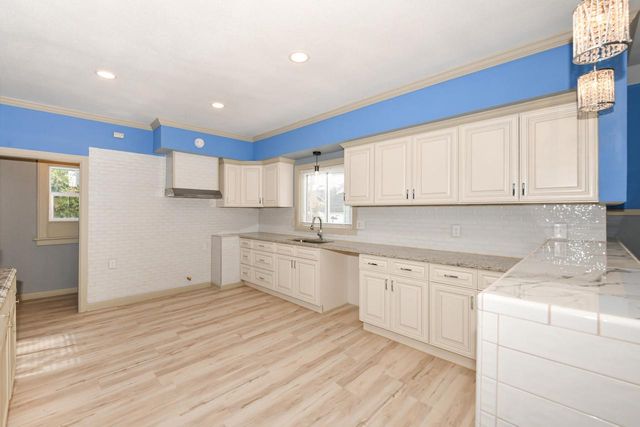 2956 N 39th STREET, Milwaukee, WI 53210