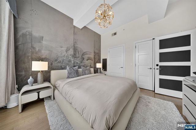 9 Somerset Lane 410, Edgewater, NJ 07020
