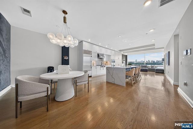 9 Somerset Lane 410, Edgewater, NJ 07020