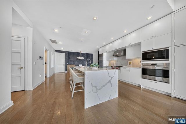 9 Somerset Lane 410, Edgewater, NJ 07020