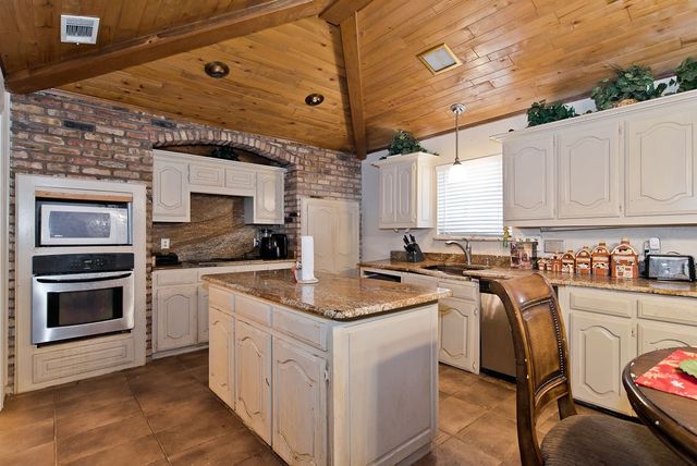 915 Greenbriar Lane, Duncanville, TX 75137