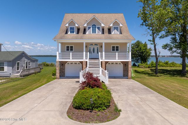 203 Riverside Drive, Sneads Ferry, NC 28460