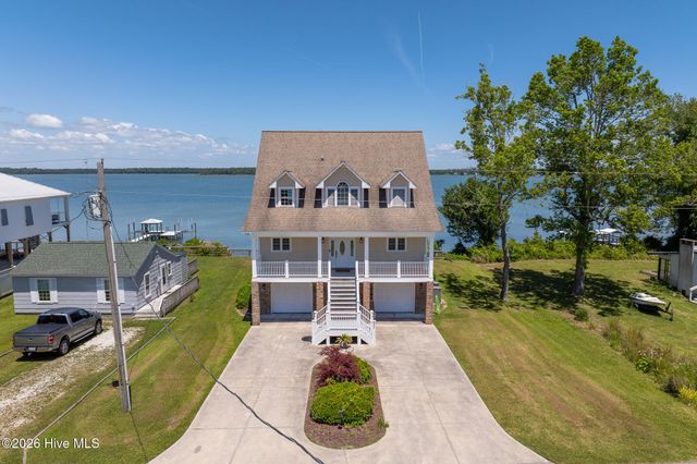 203 Riverside Drive, Sneads Ferry, NC 28460