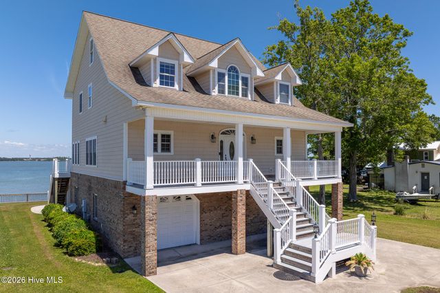 203 Riverside Drive, Sneads Ferry, NC 28460