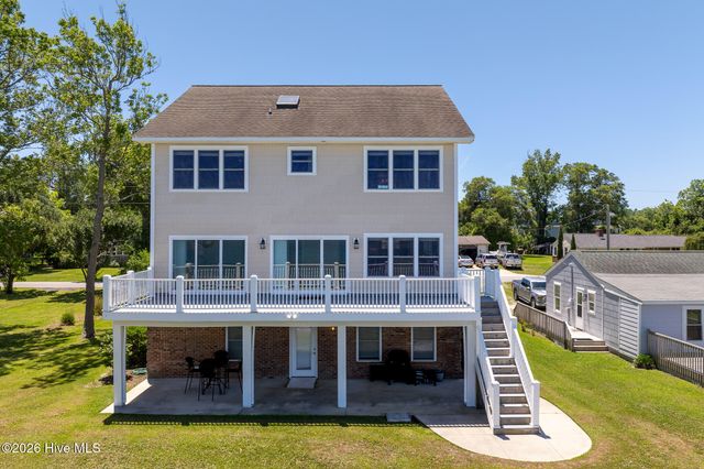 203 Riverside Drive, Sneads Ferry, NC 28460