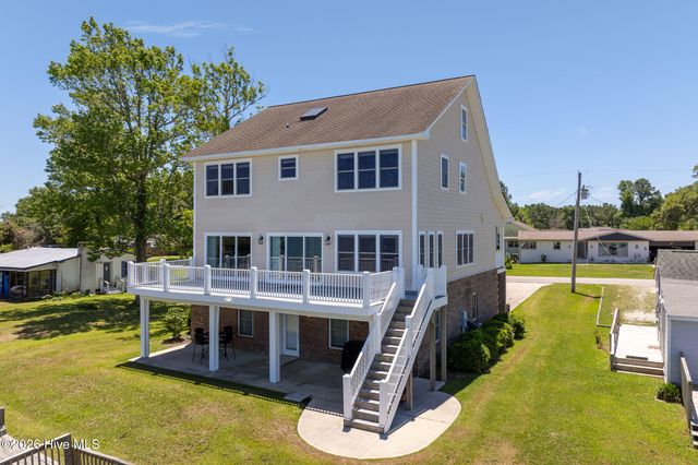 203 Riverside Drive, Sneads Ferry, NC 28460