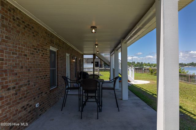 203 Riverside Drive, Sneads Ferry, NC 28460