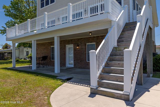 203 Riverside Drive, Sneads Ferry, NC 28460