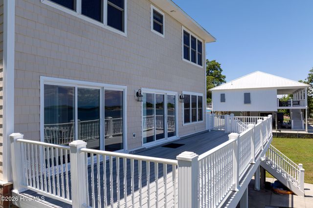 203 Riverside Drive, Sneads Ferry, NC 28460