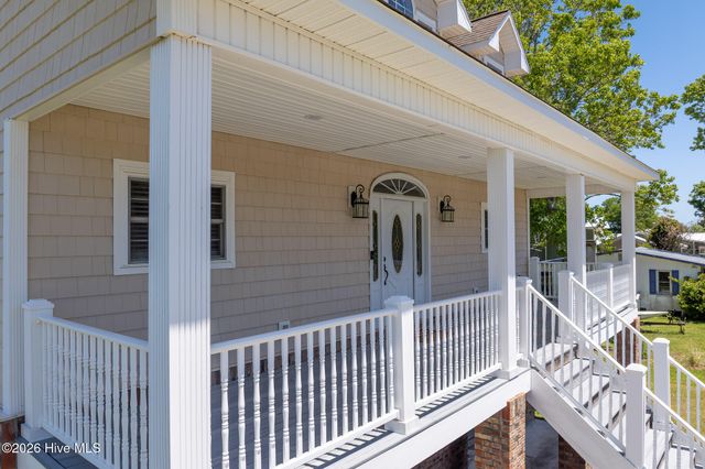 203 Riverside Drive, Sneads Ferry, NC 28460