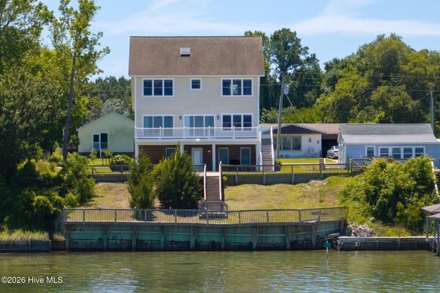 203 Riverside Drive, Sneads Ferry, NC 28460