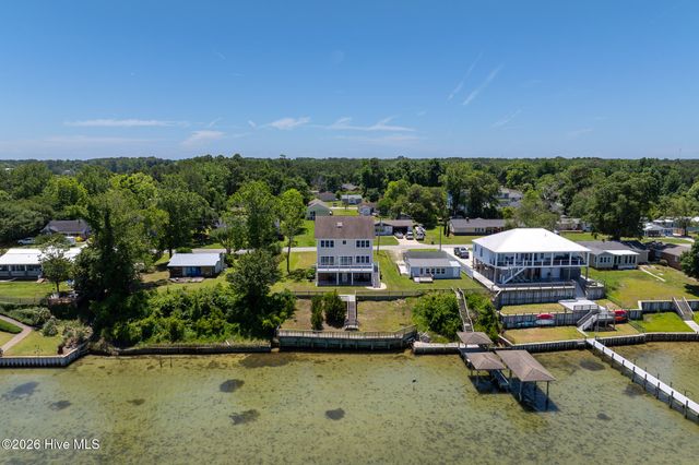 203 Riverside Drive, Sneads Ferry, NC 28460