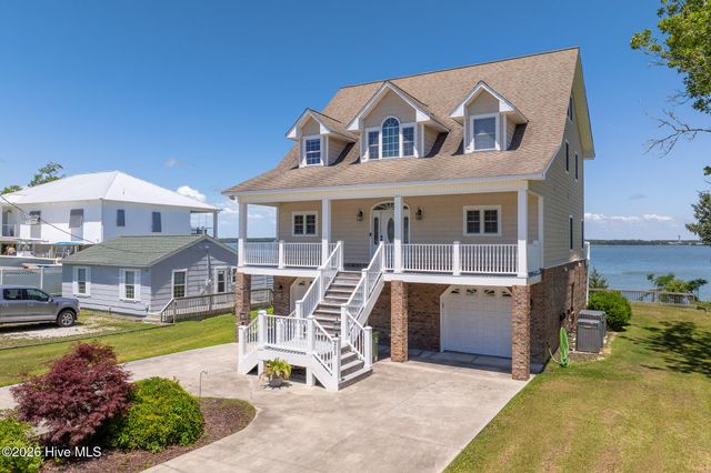 203 Riverside Drive, Sneads Ferry, NC 28460