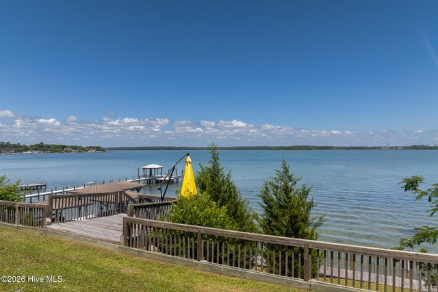 203 Riverside Drive, Sneads Ferry, NC 28460