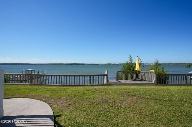 203 Riverside Drive, Sneads Ferry, NC 28460
