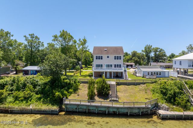 203 Riverside Drive, Sneads Ferry, NC 28460