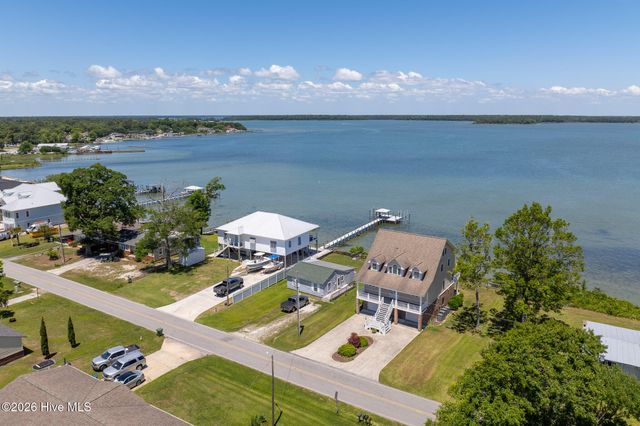 203 Riverside Drive, Sneads Ferry, NC 28460