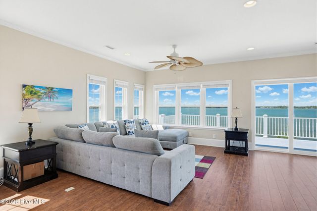 203 Riverside Drive, Sneads Ferry, NC 28460