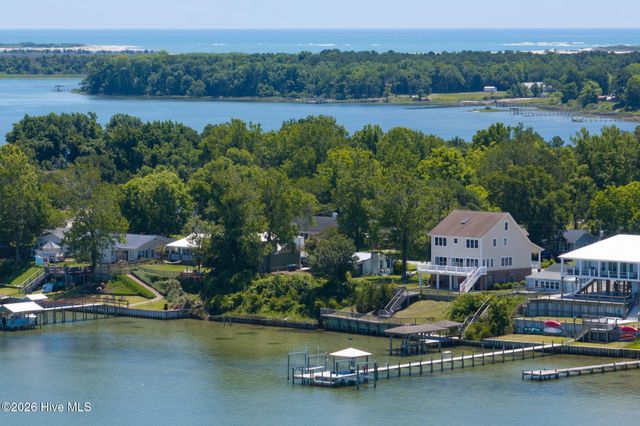 203 Riverside Drive, Sneads Ferry, NC 28460