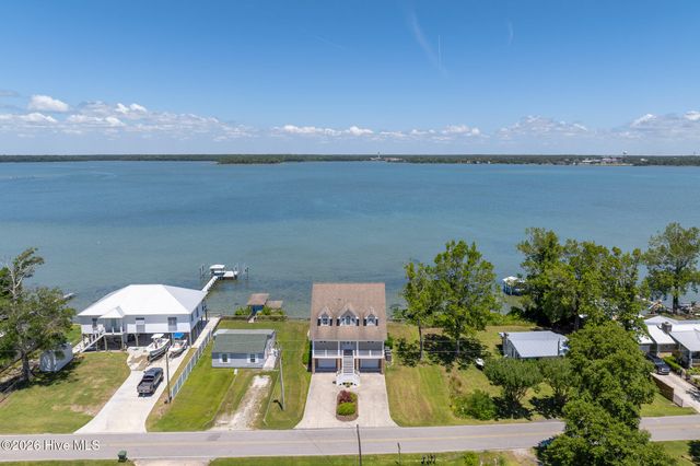 203 Riverside Drive, Sneads Ferry, NC 28460