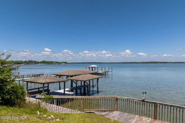 203 Riverside Drive, Sneads Ferry, NC 28460