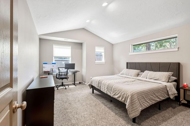 952 E Timber Pine Drive, Sisters, OR 97759