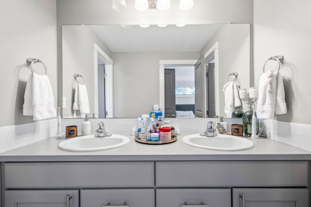 952 E Timber Pine Drive, Sisters, OR 97759