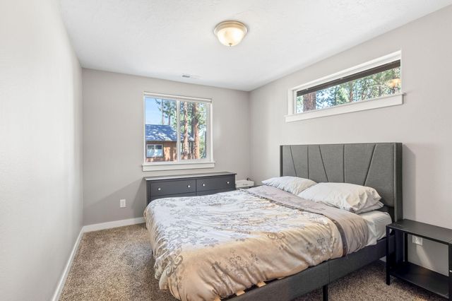 952 E Timber Pine Drive, Sisters, OR 97759