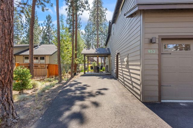 952 E Timber Pine Drive, Sisters, OR 97759