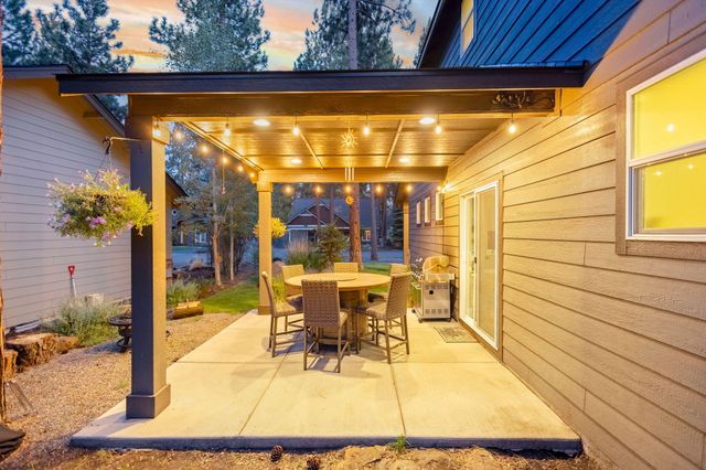 952 E Timber Pine Drive, Sisters, OR 97759