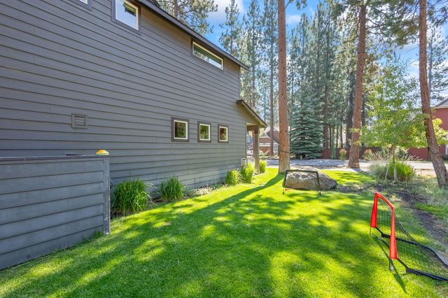 952 E Timber Pine Drive, Sisters, OR 97759