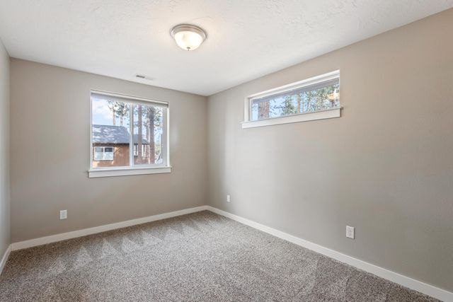 952 E Timber Pine Drive, Sisters, OR 97759