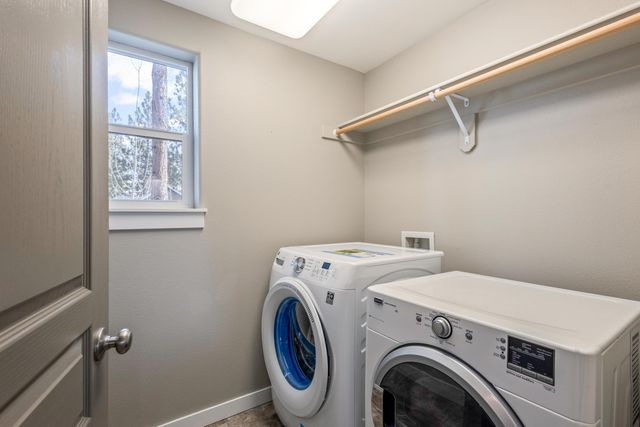 952 E Timber Pine Drive, Sisters, OR 97759