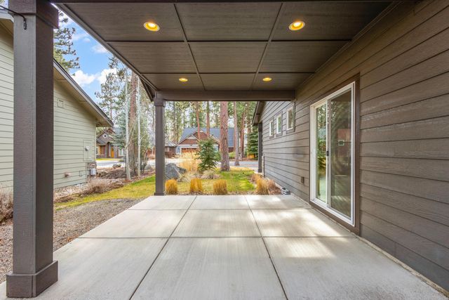 952 E Timber Pine Drive, Sisters, OR 97759