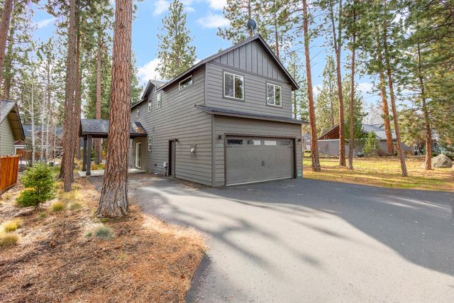 952 E Timber Pine Drive, Sisters, OR 97759