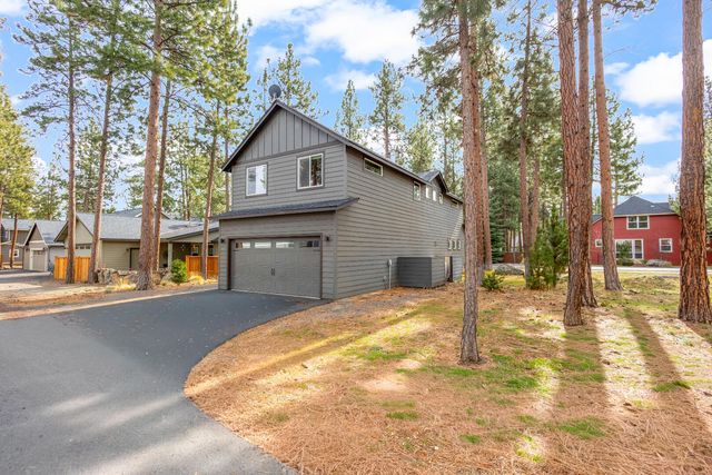 952 E Timber Pine Drive, Sisters, OR 97759