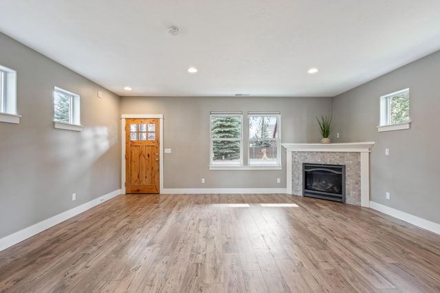 952 E Timber Pine Drive, Sisters, OR 97759