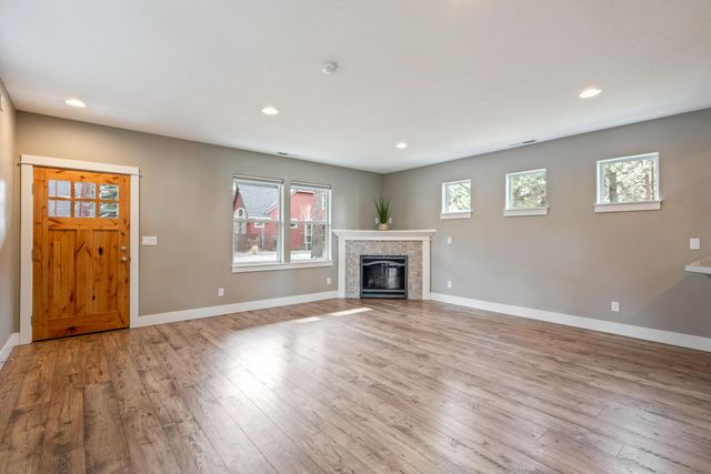 952 E Timber Pine Drive, Sisters, OR 97759