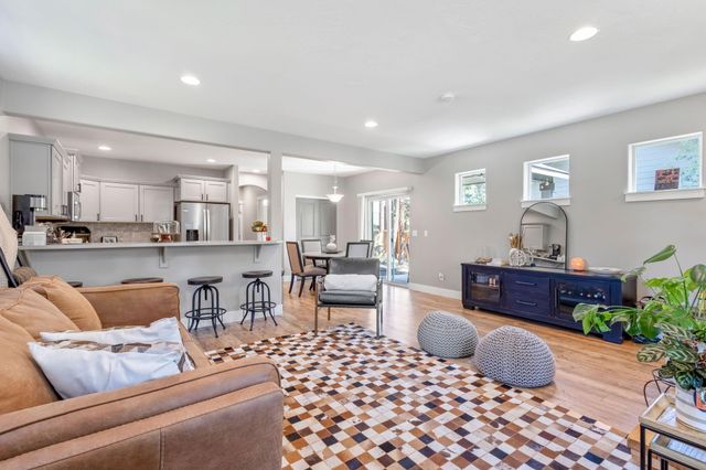 952 E Timber Pine Drive, Sisters, OR 97759