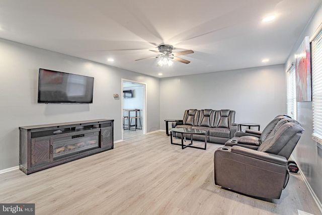 84 MIDDLEBURY LN, Willingboro, NJ 08046