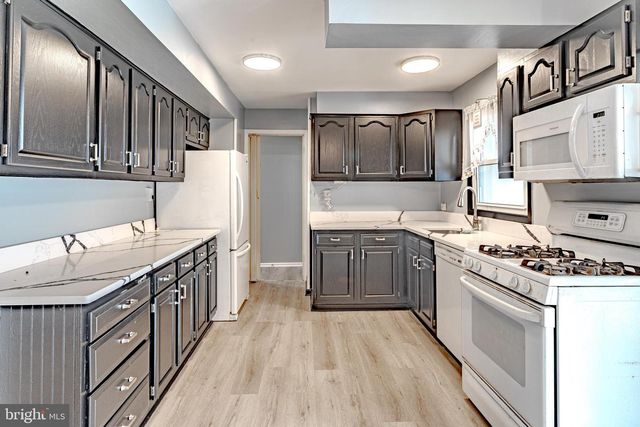 84 MIDDLEBURY LN, Willingboro, NJ 08046