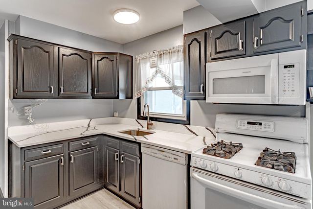 84 MIDDLEBURY LN, Willingboro, NJ 08046